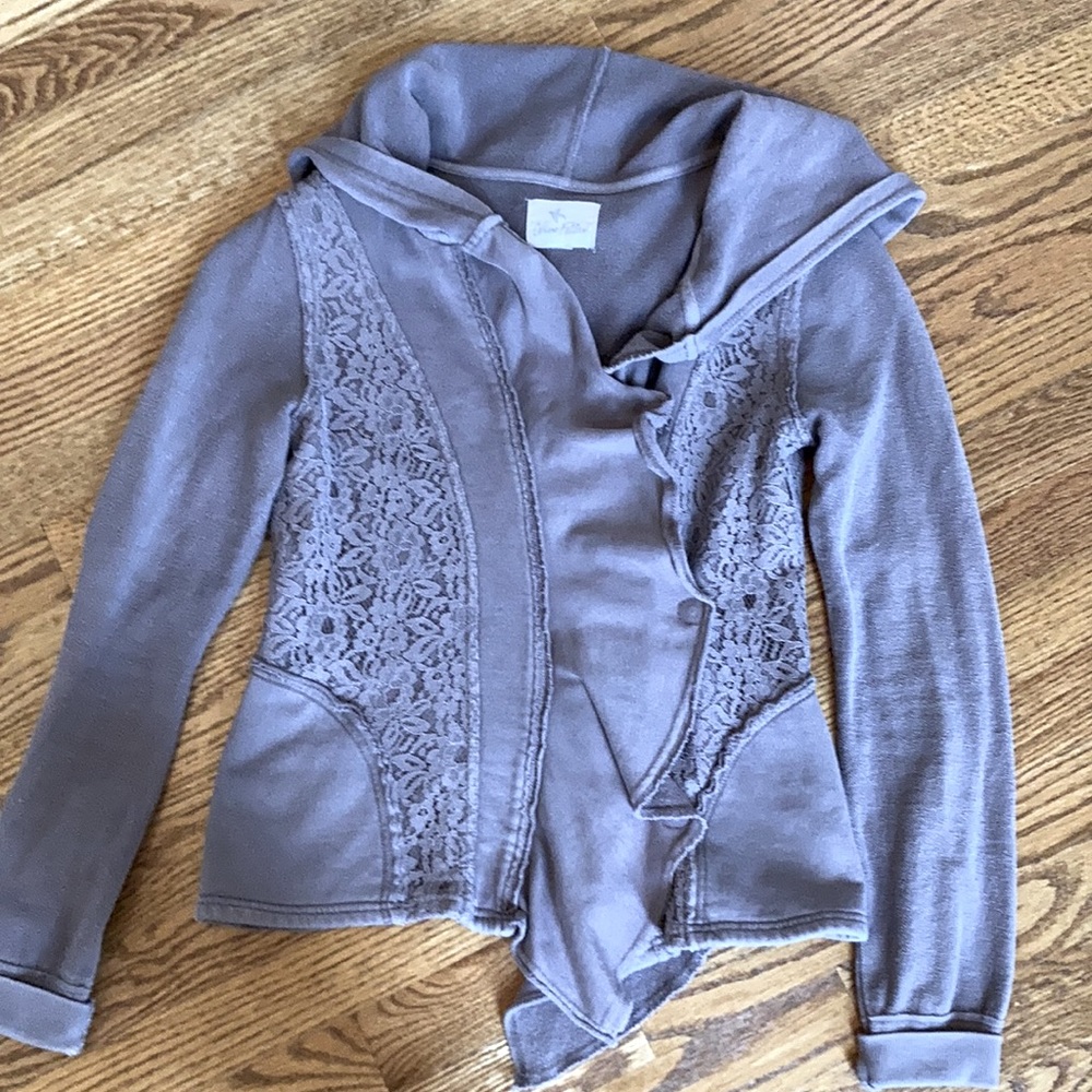 EUC dusty plum sweatshirt with lace detail and asymmetric snap closure.  Small